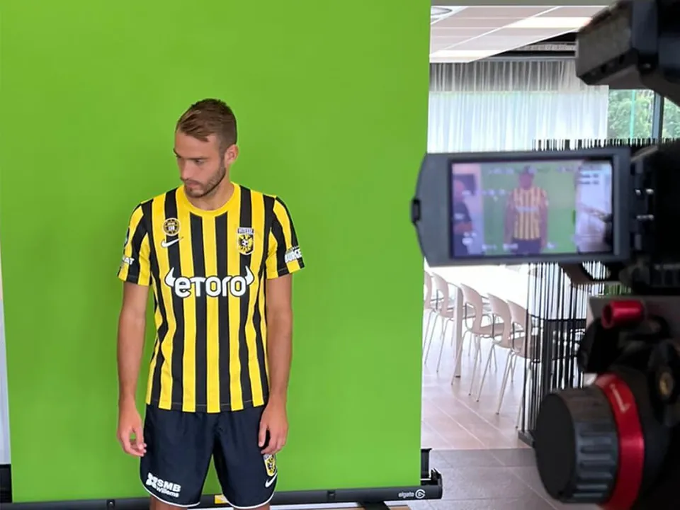 Opname van een gifje met een Vitesse-speler voor een green screen